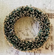 8'' Pandan Wreath Green glittered gold tips