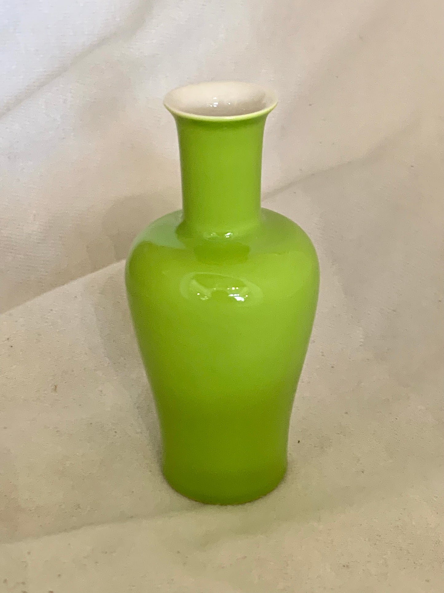 Glossy Porcelain Mini Lover Vase Apple Green