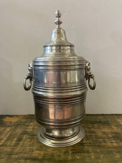 Peltro Tolusa Urn