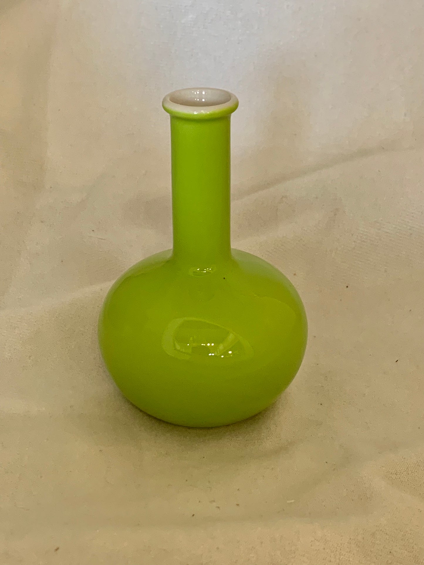 Mini Beauty Vase Apple Green